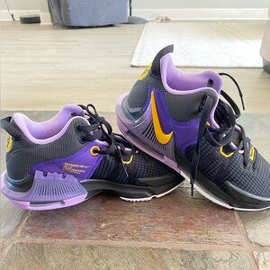 Nike mens Lebron Witness 7 Basketball Shoes